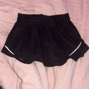 Lululemon Black 2.5 Hotty Hots